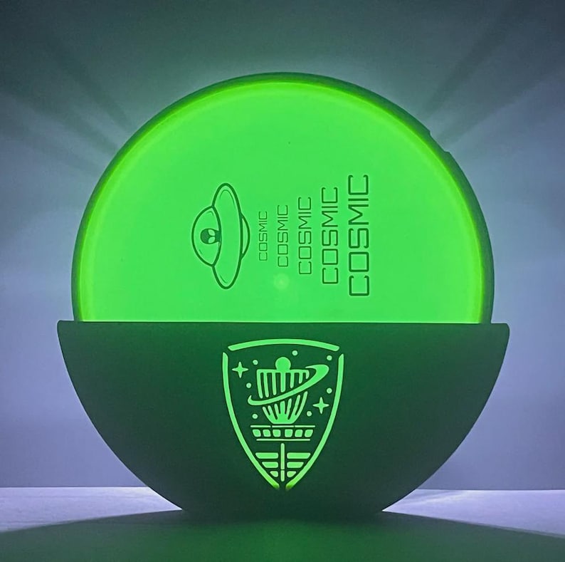 El cargador luminoso para disc golf Firefly Cosmic Shield