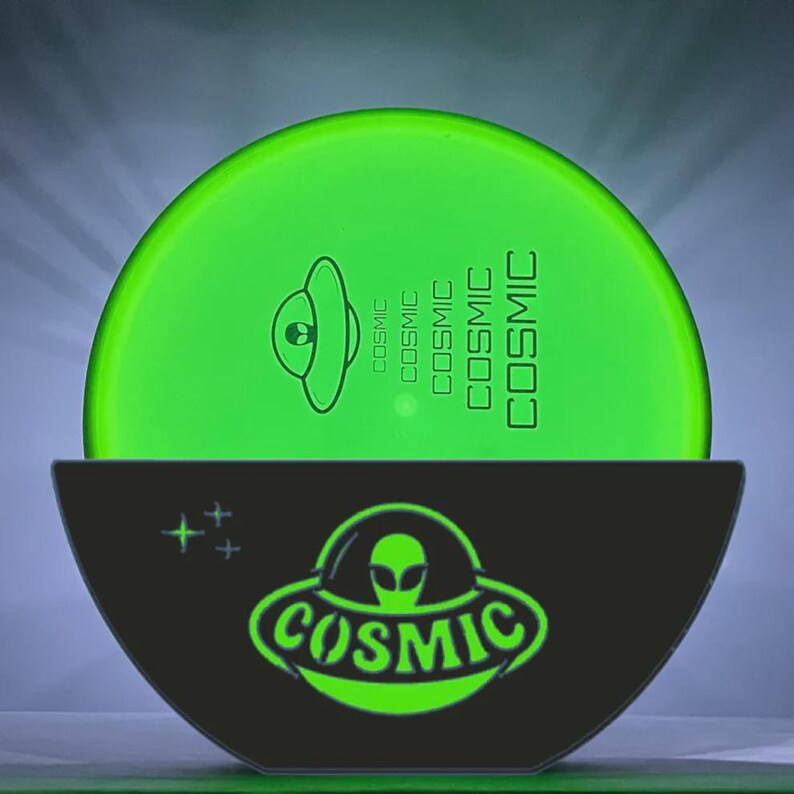 El cargador luminoso para disc golf Firefly Cosmic Spaceship