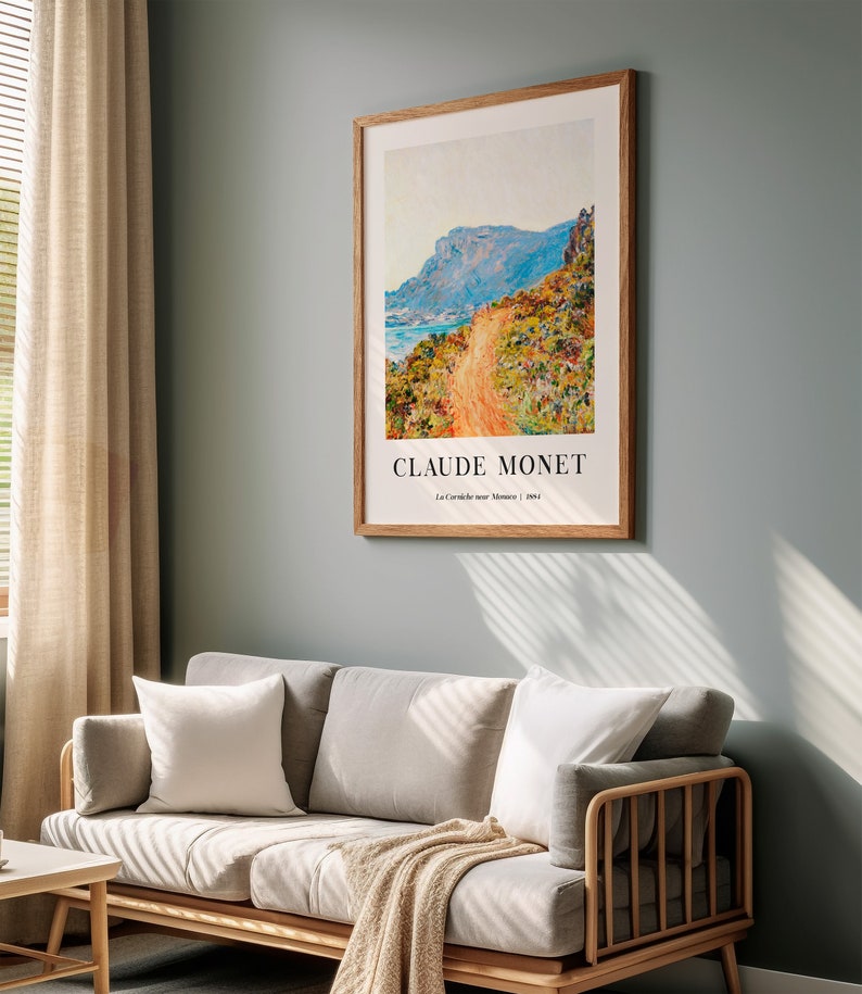 Peut inclure: Une impression encadr&eacute;e d'une peinture de Claude Monet intitul&eacute;e "La Corniche pr&egrave;s de Menton" repr&eacute;sentant un chemin sinueux menant &agrave; un flanc de montagne avec une mer bleue en arri&egrave;re-plan.