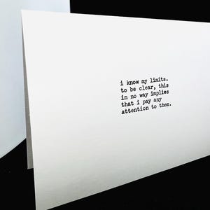 ich kenne meine Grenzen. um es klar zu sagen, das bedeutet in keiner weise, dass ich ihnen irgendwelche aufmerksamkeit schenken werde. - leere Innenseite mit Umschlag