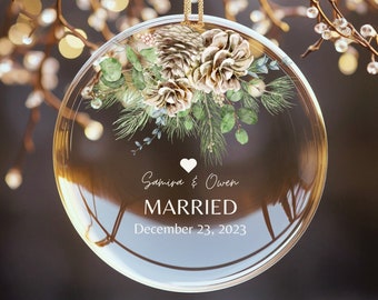 Custom Married Ornament, Married Keepsake, Gift for Married Couple, Personalized Glass Christmas Ornament, Christmas Bauble for Couple
