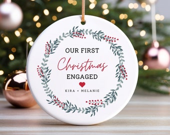 Ornamento di fidanzamento personalizzato, decorazioni natalizie, regalo per coppia, primo Natale insieme, ricordo personalizzato, ornamento natalizio con ghirlanda