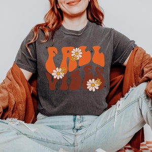 Comfort Colors Retro Fall Vibes T-Shirt, Women's Fall Shirt, Cozy Season Shirt, Trendy Fall Tee, Thanksgiving Gift for Teen, Pumpkin Patch