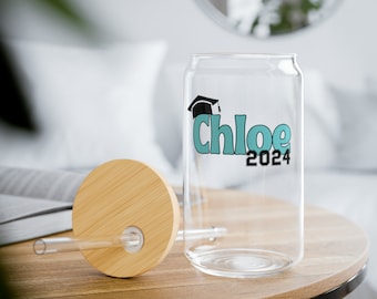 Abschlussklasse von 2024 Becher, Glaskaffeetasse mit Strohhalm und Deckel, Geschenk für graduiert, personalisiertes Abschlussgeschenk, Partybevorzugung, Trendy