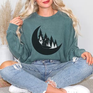 Celestial Fox Forest Comfort Colors Sudadera, Fox Lover Crewneck, Regalo amante de la naturaleza, Estética Naturecore, Camisa de mitología, Regalo Foxcore