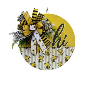 Bee-Themed "Hi" Door Wreath - Handmade Bumblebee Welcome Sign with Yellow and Black Ribbon Bow, Spring/Summer Home Decor