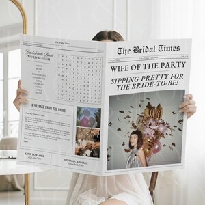 Puede incluir: Una persona sostiene un periódico titulado "The Bridal Times" con el titular "Wife of the Party". El periódico incluye una búsqueda de palabras, un mensaje de la novia y una foto de una mujer con globos.