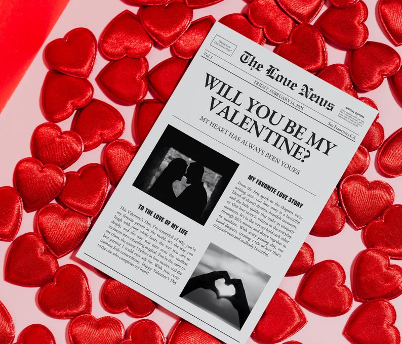 Puede incluir: Una tarjeta de San Valent&iacute;n imprimible con un dise&ntilde;o de peri&oacute;dico. El titular dice "Will You Be My Valentine?" con el subt&iacute;tulo "My Heart Has Always Been Yours". La tarjeta presenta una foto en blanco y negro de una pareja tom&aacute;ndose de la mano y una historia de amor.