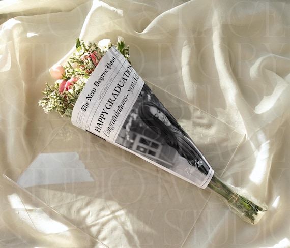 Graduation Newspaper Gift Template, Flower Bouquet Wrap Newspaper For New Graduate, College Senior 2026 Gift, Canva Template, 044