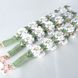 Macrame  Wristlet Phone Strap Short Wristlet Keychain Daisy Phone Strap Accessory Charm Flower Lanyard Gfit