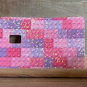 Bonita calcomanía/pegatina de tarjeta de crédito Lego rosa para tarjetas de débito, tarjetas de crédito, tarjetas de regalo, regalos, vinilos, pegatinas holográficas.