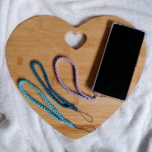 Correa o pulsera para teléfono de macramé hecha a mano: lisa o personalizada