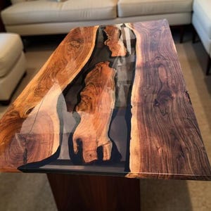 ライブエッジウォルナットリバーテーブル：手作りエポキシ樹脂ダイニングテーブル