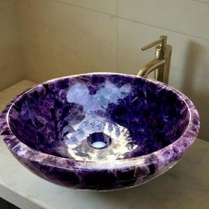 Natural Amethyst Geode Sink – Purple Crystal Vanity Basin – Raw Amethyst Stone Bathroom Decor – Geode-Inspired Wash Basin Gift For Her