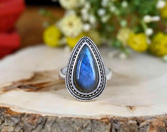 Handmade Pear Labradorite Silver Ring: Boho Gemstone
