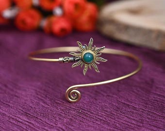 Złota bransoletka na rękę Sunburst: zielony onyks, bransoletka na rękę Boho Brass