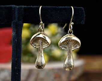 Pendientes de hongo dorado: joyería de hongos de latón