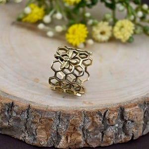 Wabenring aus Messing: Minimalistischer Bienenschmuck