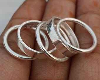 Anillos apilables de plata de ley: finos y gruesos.