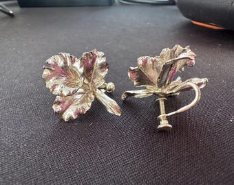 Vintage silver floral screw back earrings