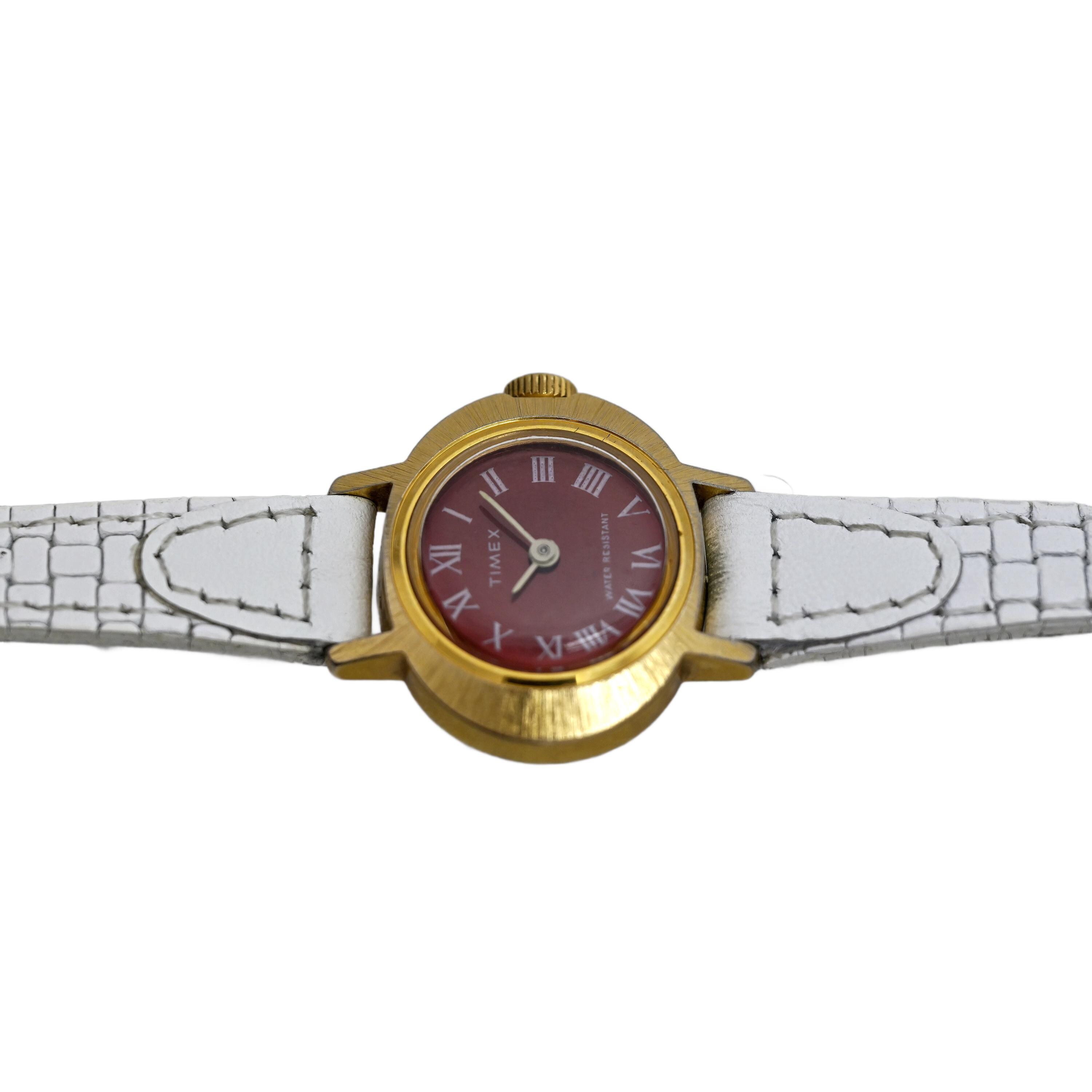Vintage Timex Women\'s Watch Gold Tone/ Red Dial 30mm Mechanical Manual Wind Vintage Womens Timex Red Dial Gold Tone Wind-Up Red Band  main image 2