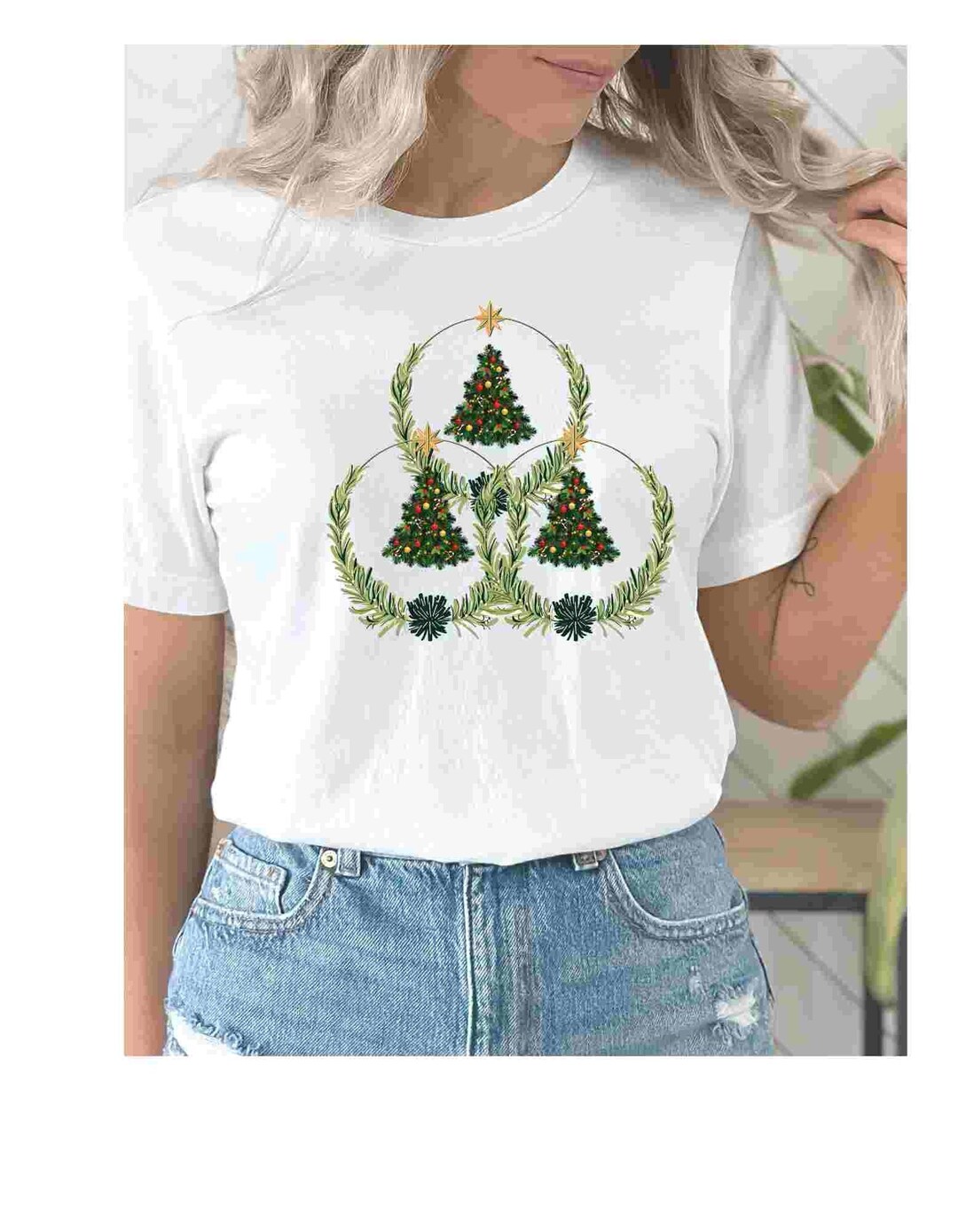 Christmas Wreath Tshirt, Merry Christmas Tshirt, Women's Tshirt Gift