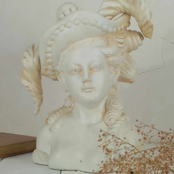 Buste de femme au chapeau a plumes, statue, french vintage, décoration