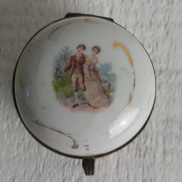 Pilulier en porcelaine