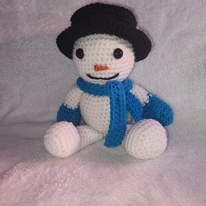 Snowman crochet amigurumi