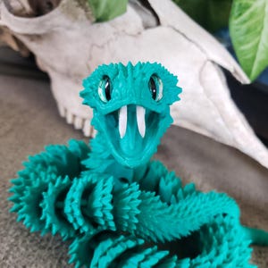 Articulated Bush Viper w/ Retractable Fangs