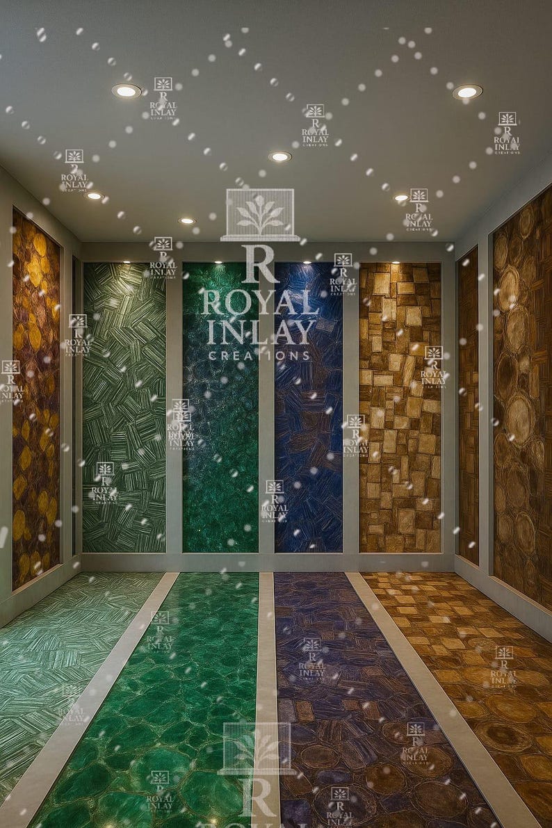Puede incluir: Una exhibici&oacute;n de dise&ntilde;o de interiores con paneles decorativos para paredes y pisos. Los paneles muestran patrones y texturas intrincados en tonos de verde, azul, marr&oacute;n y dorado. El texto "ROYAL INLAY CREATIONS" es visible.