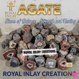 Puede incluir: Una colecci&oacute;n de piedras de &aacute;gata en varios colores, incluyendo rojo, marr&oacute;n, gris y blanco. La imagen presenta el texto "AGATE" y "Stone of Balance, Strength and Healing". El producto es de "ROYAL INLAY CREATIONS".