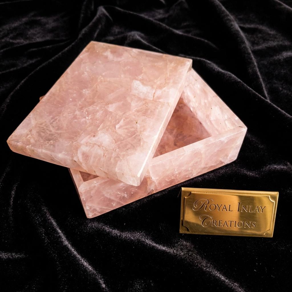 手彫りローズクォーツジュエリーボックス：クリスタルリングとビーズ