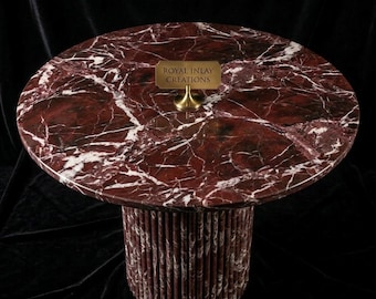 Rosso Levanto marmor sidobord | Lyxigt räfflat piedestalsidobord | Italiensk röd marmor i iögonfallande stil runt specialdesignat soffbord