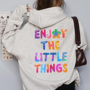 Sudaderas con dibujos en la espalda sale