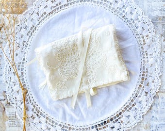 Vintage embroidered jewelry keeper