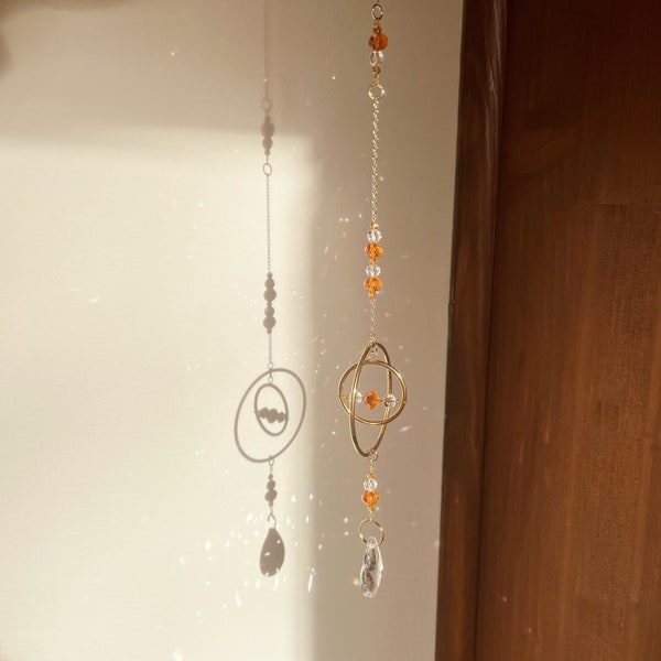 Attrape-soleil LAYLA Suncatcher avec chaine plaqué or, cristal orange - Idéal Cadeau - Mobile à suspendre - Home Decor
