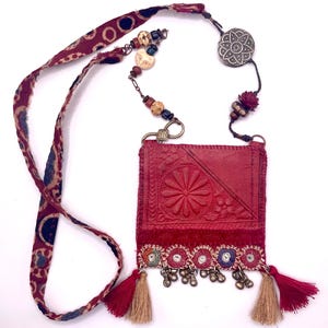 Collar tribal étnico afgano tradicional de Oriente Medio, amuleto de cuero vintage, colgante para bolso