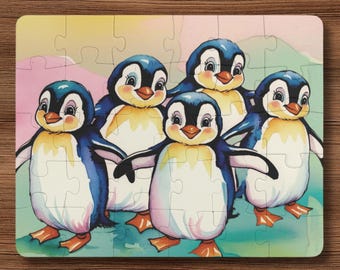 以下が含まれることがあります： 5匹の漫画のペンギンが描かれたカラフルなパズル。ペンギンは青と黒の体、白いお腹、オレンジ色の足とくちばしをしています。パズルは、黄色、ピンク、緑のパステルカラーの背景に配置されています。