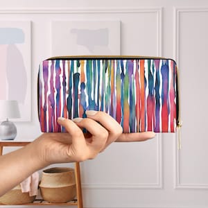 Cartera con cremallera de rayas de acuarela arcoíris, bolso de mano largo artístico con diseño de pintura goteante y cremallera dorada, billetera colorida para ella, estética de los 90.