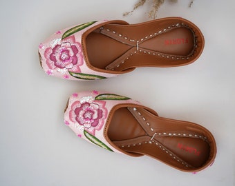 Punjabi Jutti/khussa for Women in Pink Colour with Embroidery Perfect for Traditional Pakistani and Indian Events