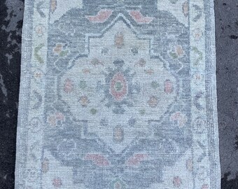 Handgjord Oushak-matta i ull: 70 x 90 cm grå anatolisk matta