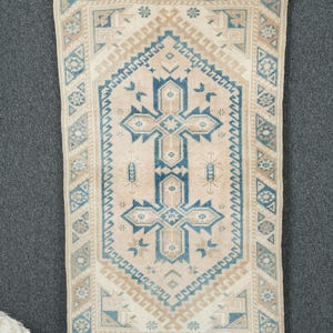 Handmade Wool Oushak Rug: Beige & Blue Turkish Rug (2.5 x 4 ft)