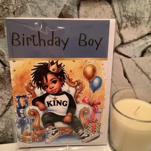 Tarjeta de feliz cumpleaños para un niño negro rey con rastas