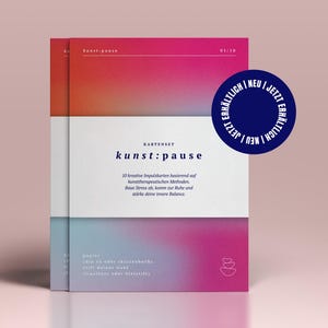 May include: A product shot of a card set titled "kunst:pause" with a gradient design in pink, white, and blue. The text "G&Ouml;NN DIR EINE PAUSE!" is displayed in blue. The set includes 10 creative exercises for relaxation.