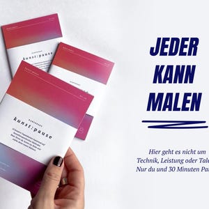 May include: Three booklets with a white and gradient pink and purple cover are held by a hand. The text "kunst:pause" is visible on the front cover. The text "JEDER KANN MALEN" is displayed in blue on the right side.