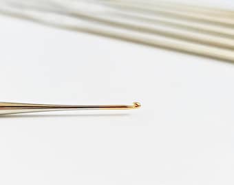 TULIP Edelstahl Häkelnadel mit goldener Spitze für feine Stickereien - Made in JAPAN -