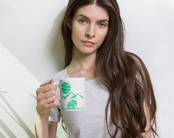 Taza blanca brillante  y robusta con diseño moderno de la naturaleza.