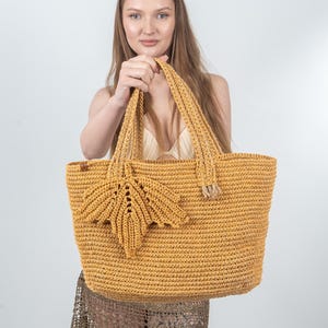 Borsa da spiaggia unica in corda di carta lavorata all'uncinetto con manici in juta e foglia decorativa - Borsa estiva ecologica, borsa da donna, perfetta per le vacanze