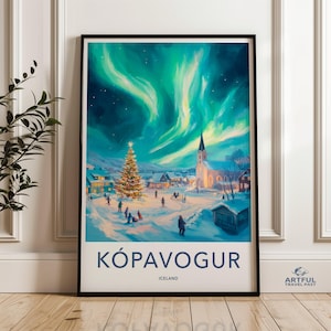 Arte murale con scena invernale dell'aurora boreale, poster del villaggio dell'albero di Natale, decorazioni per le feste, accogliente paese delle meraviglie invernale, stampa islandese di Kópavogur
